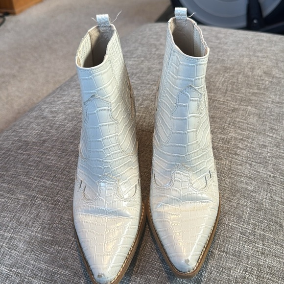 Sam Edelman Winona White Crocodile Booties - Picture 4 of 11